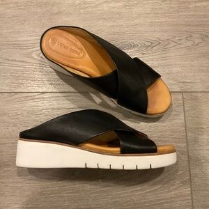 CORSO CUMO Brunna Black Leather Cross Strap Wedge Sandal Size 8.5